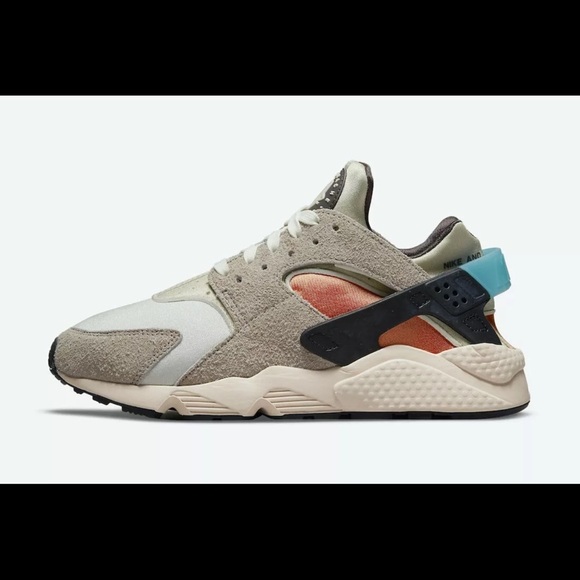 NIKE Air Huarache‎ Swoosh women’s Sz 8.5 lace up sneakers - Picture 3 of 12
